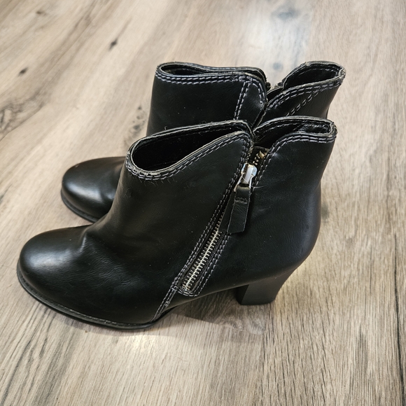 Natural Soul Black Ankle Booties with Zipper - Picture 5 of 5